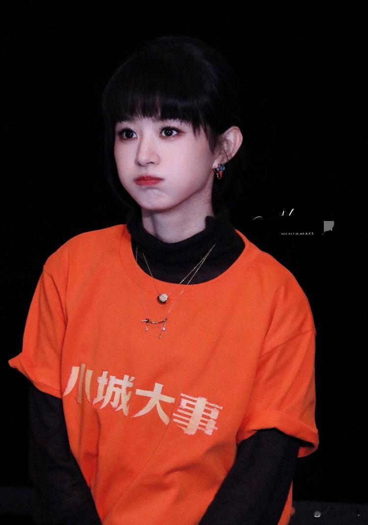 我怀疑过赵丽颖转型的决心，也怀疑过她是不是还舍不得“甜妹”滤镜。实在