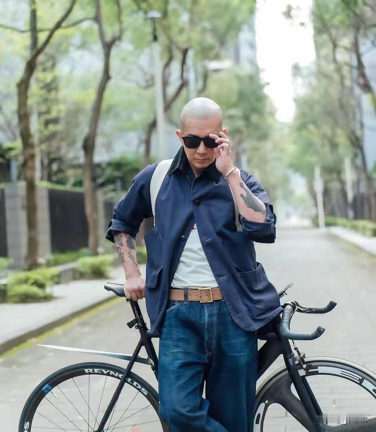 一直不明白S当初为什么要急急忙忙嫁给欧巴？他到底有什么魅力？年轻帅气的高颜值