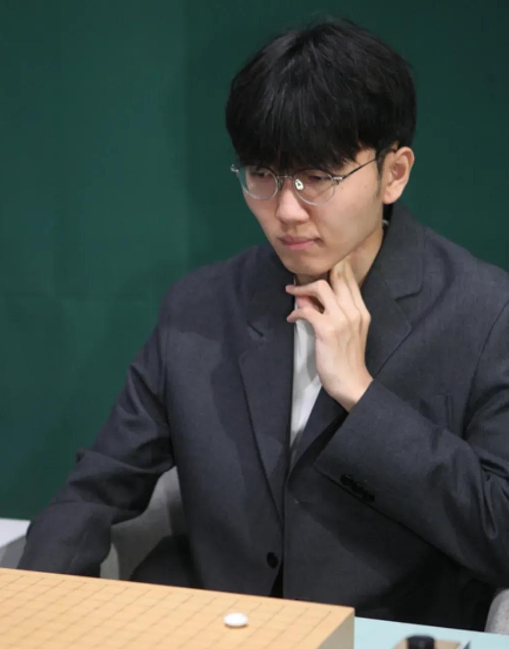 最高棋士战~屠晓宇/申真谞一决高下最高棋士战原是韩国国内的棋赛，今年升格，