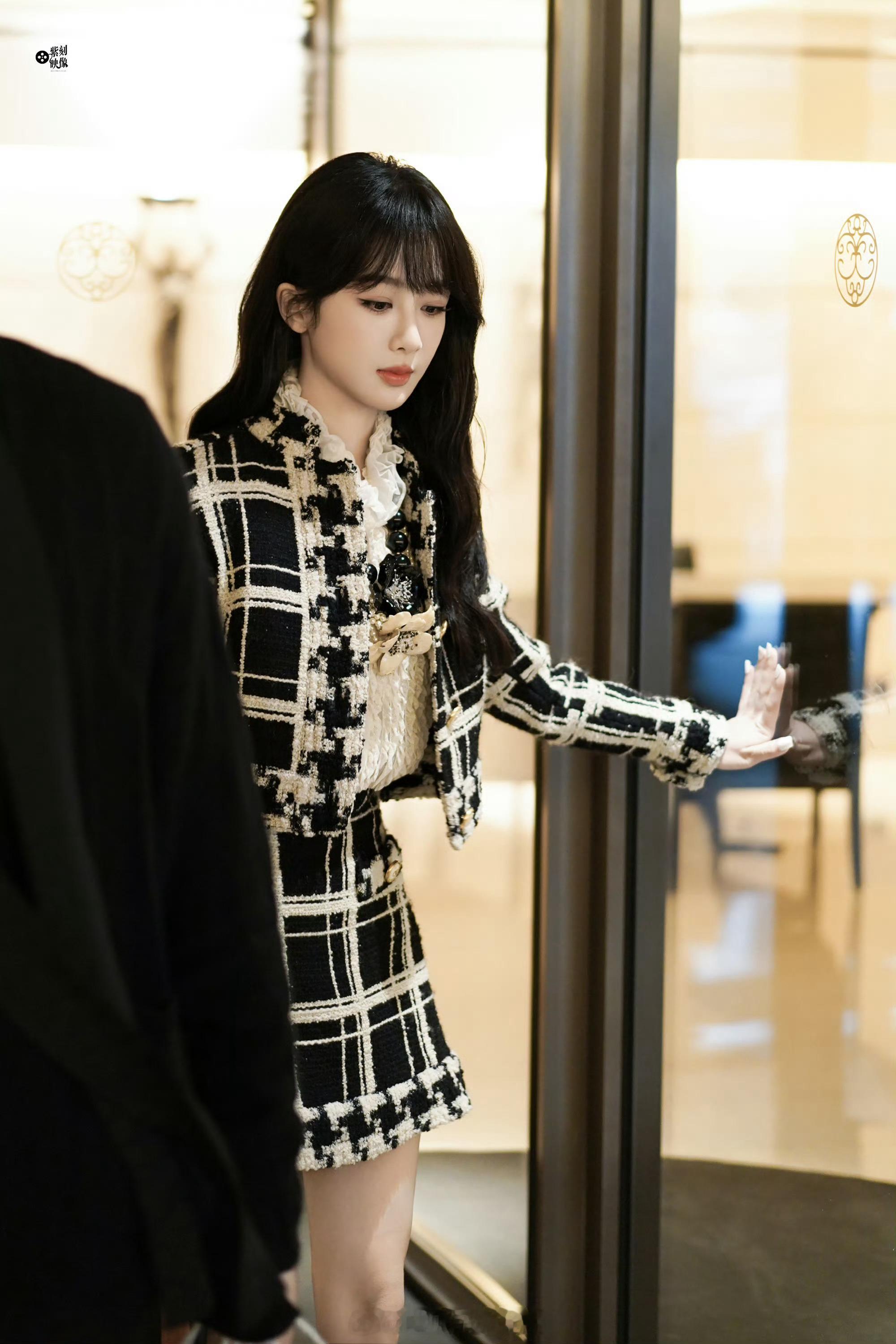 杨紫这套造型是真的让人眼前一亮这是什么活动的图呀！​​​