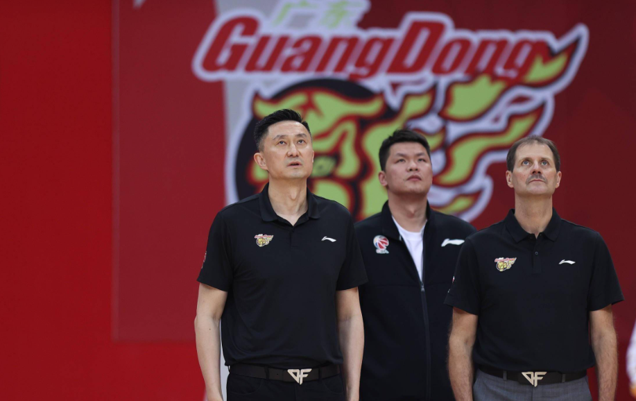 杜锋太自大了！徐昕最近回应提交离队申请的原因：第一个原因是自己不适合杜锋的体系