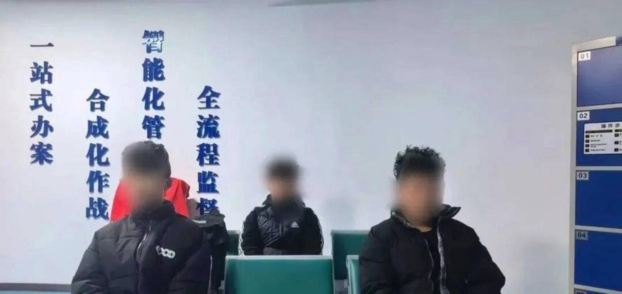 胆大包天！近日，甘肃兰州，当地警方破获一起假扮仙人跳入室抢劫案，七名嫌疑人全部落