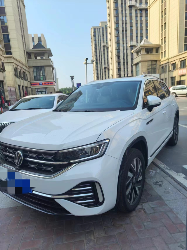 探岳高能5000公里的驾驶感受汽车型号：330高能加装了座椅和辅助选装包