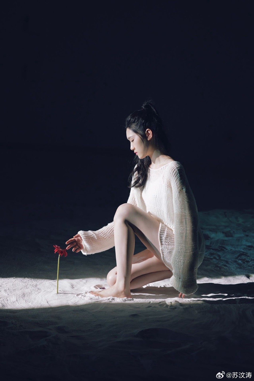 卢庚戌女儿LUNA腿比歌先火星二代LUNA强势刷屏！长腿基因太优越，写真甜酷风