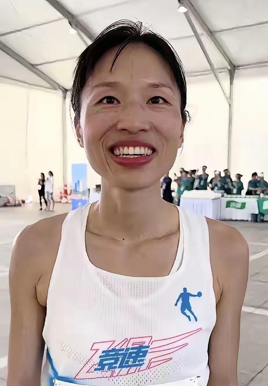 张水华说同事不愿意给她换班、领导不愿意批假，大概不是吐槽什么，而只是说明机会的来