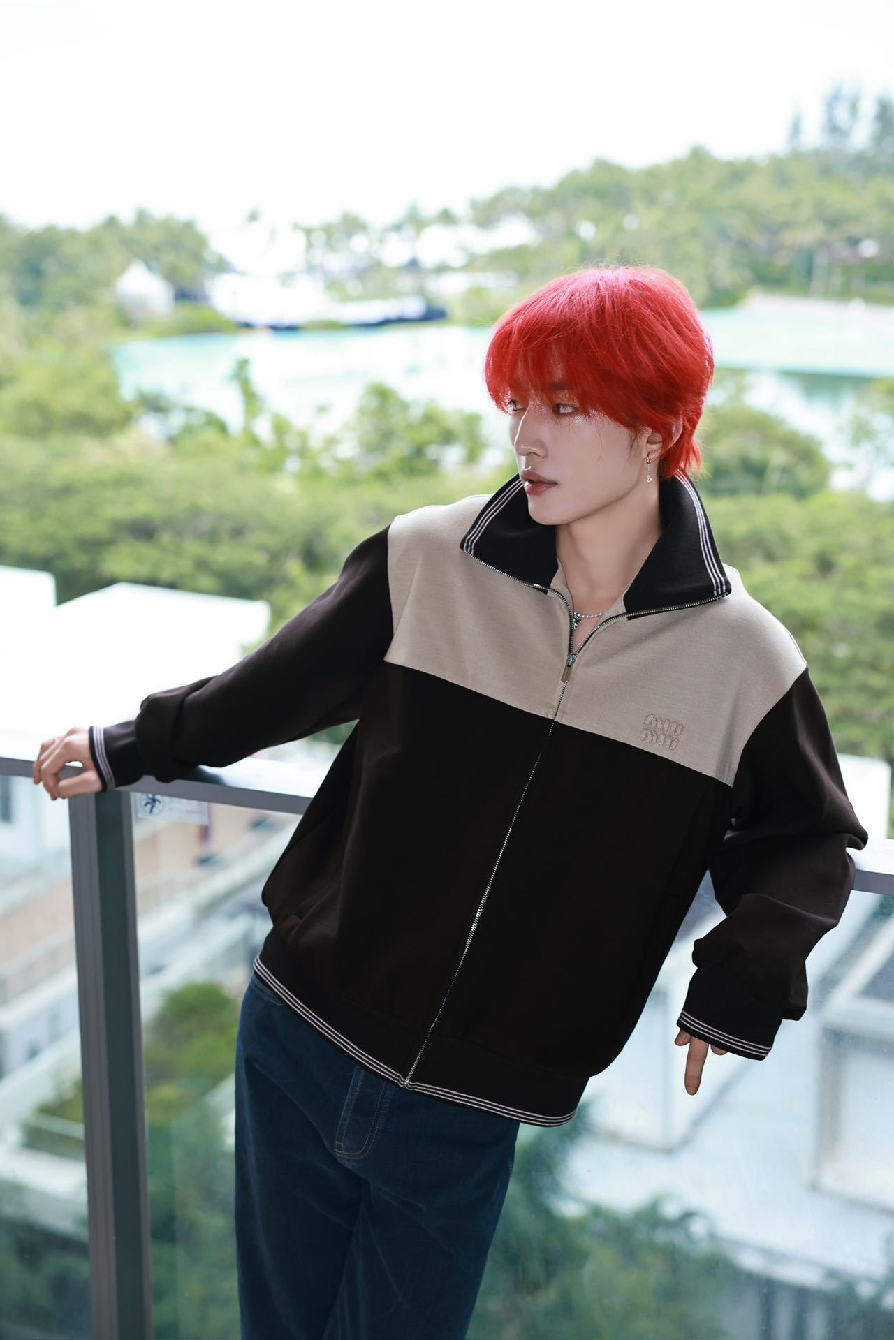 林秋楠早上红发晚上黑发瑞思拜,时尚感拿捏太到位了,2025 ELLE风尚大典晚上