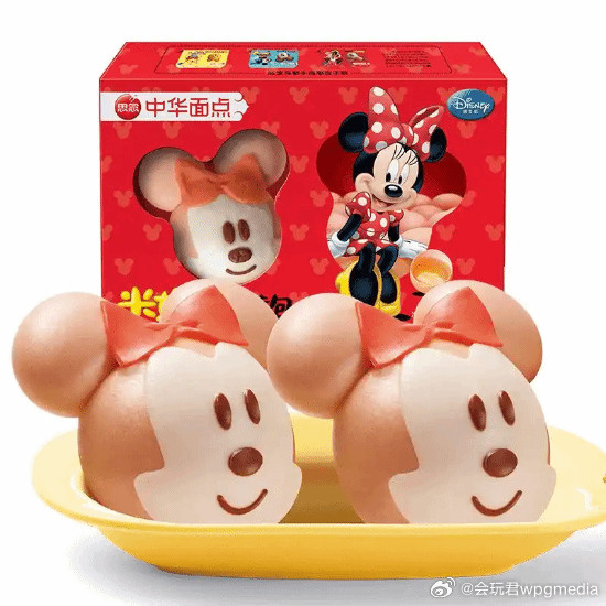 上海迪士尼70元1个包子引热议近日，上海迪士尼因一款70元“米妮包子”被推上风口