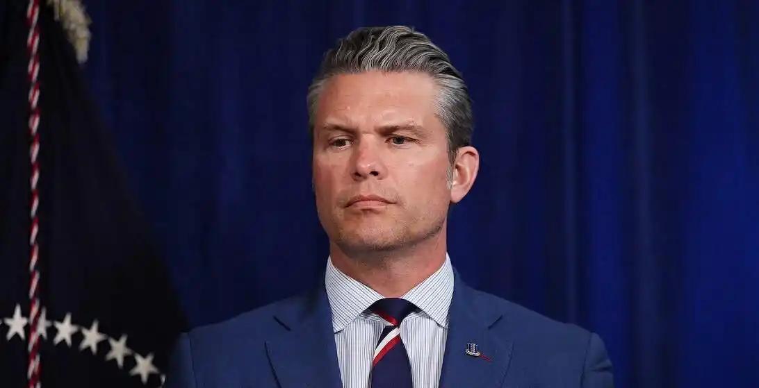 海格塞斯：美国对俄中呼吁停止袭击伊朗的言论不予回应赫格塞斯在新闻发布会上被问