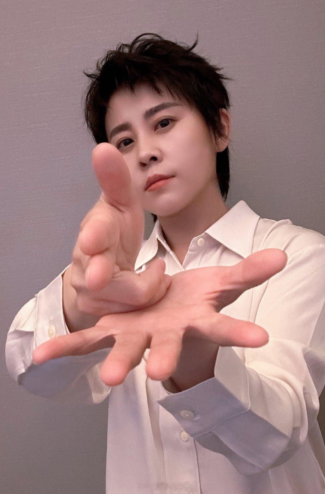 王濛公司大部分是退役运动员刷到这个热搜，真的被王濛的格局打动了。这不仅仅是一家