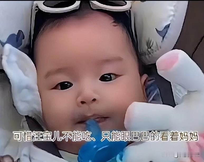 小汪宝和妈妈“斗智斗勇”这事儿太有趣了！最近马筱梅晒出小汪宝正脸照，那肉嘟嘟的模