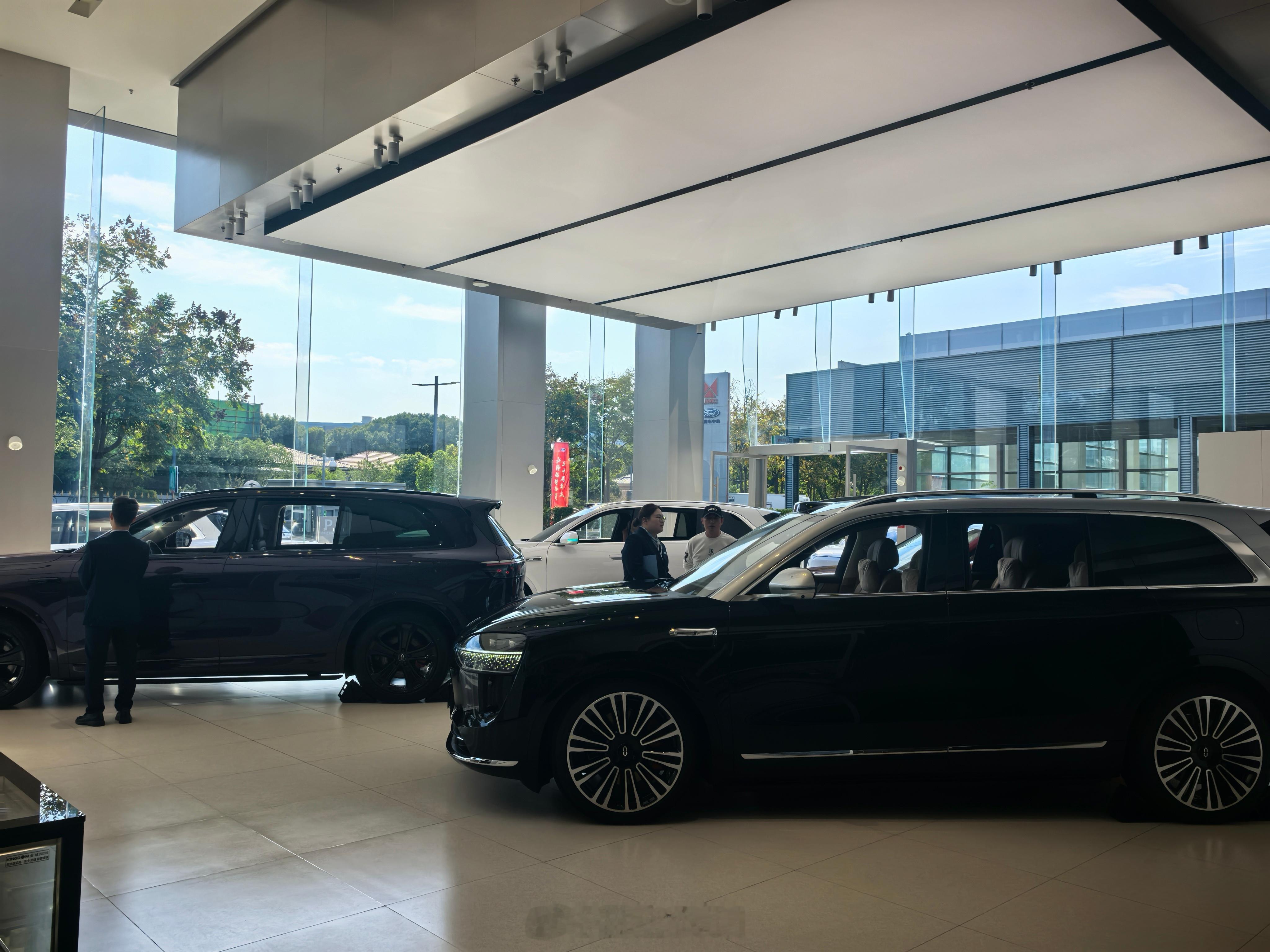 分享点信息。买问界M7反倒是纯电更多，因为个人用户很多，年龄跨度很大，25-40