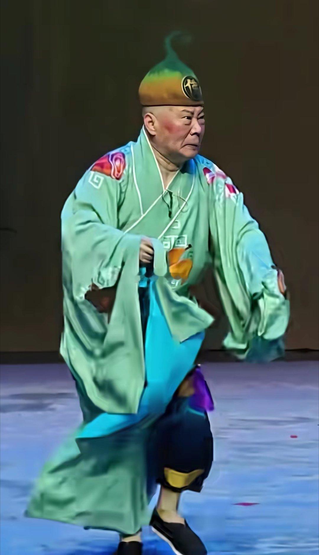 德云社的太阳落山了，德云社里静悄悄