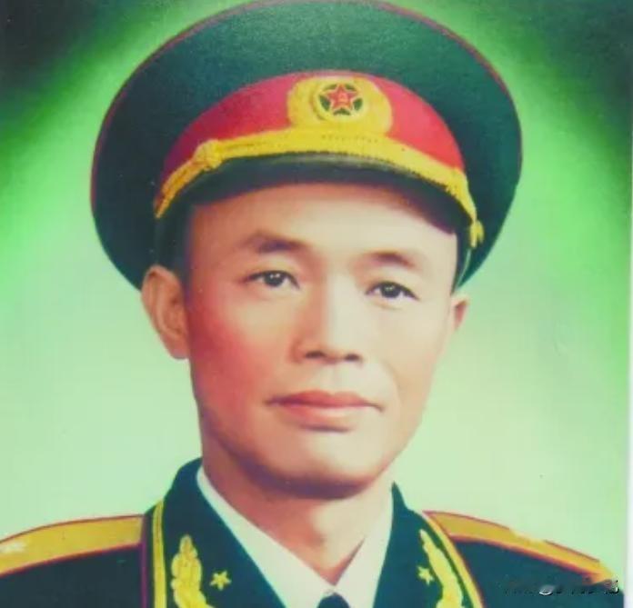 开国少将被装麻袋丢进长江！上岸后一个电话，震动中央！1967年，钟伟被人装