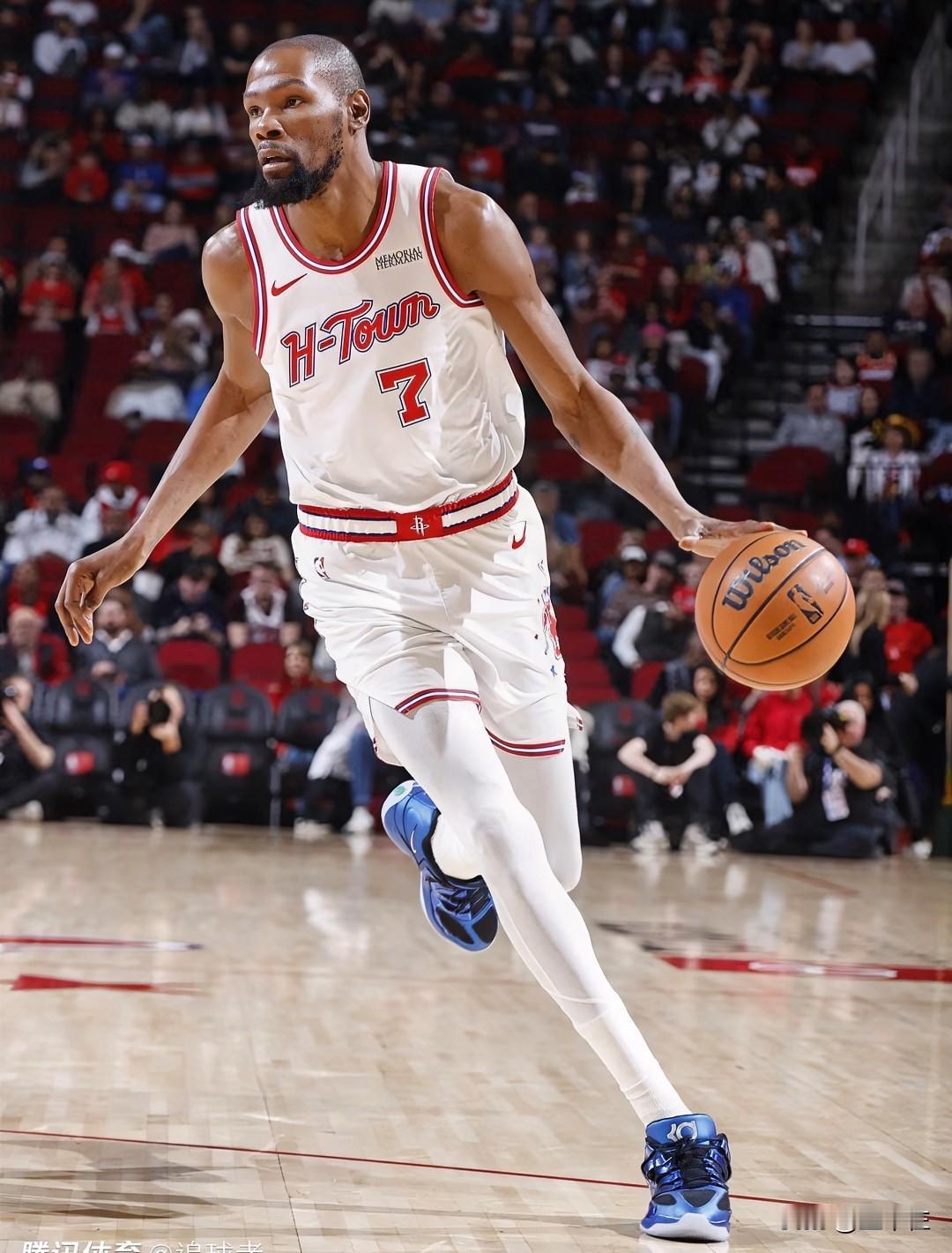 火箭胜鹈鹕，挑四个“重点人”说说。1，亚当斯千万千万不能有事！他不仅是火箭篮