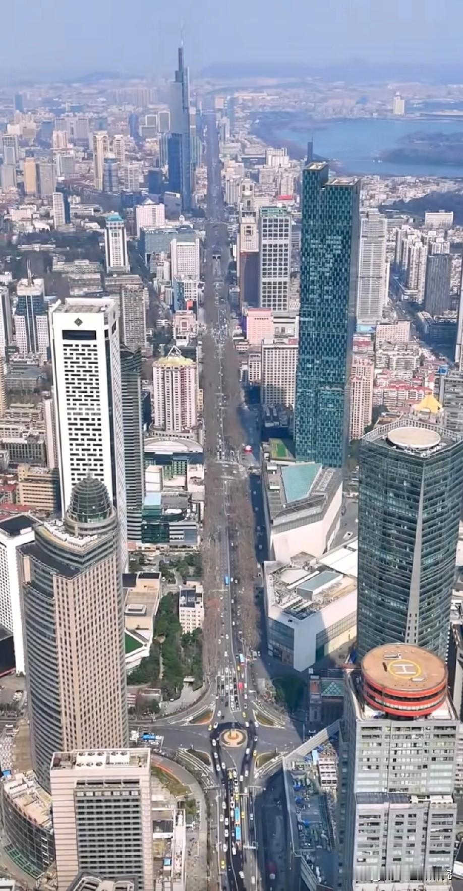 2025年江苏省人均可支配收入与广东省人均可支配收入数据对比情况，江苏省与广东省