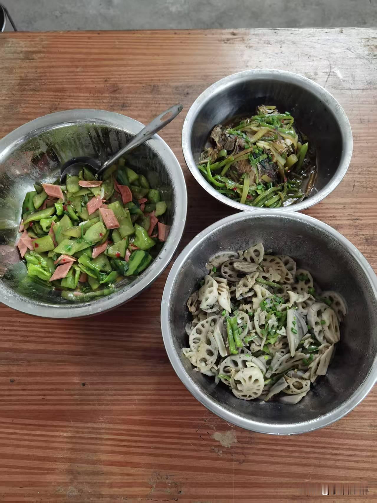 老家有句俗话：“看厨师做的菜好不好吃，只看桌子上剩没剩菜？”3个菜吃光光，看