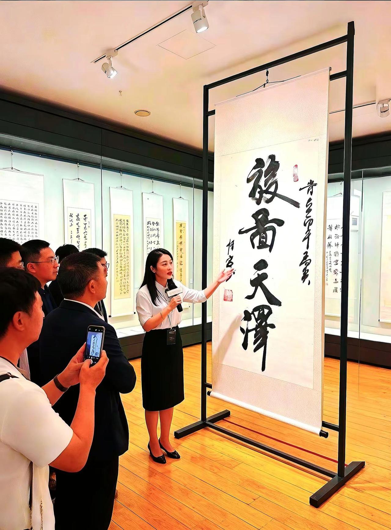 书法是文化自信重要来源汉字是传承中华文脉的基石传承中国文化精粹书法教育与传