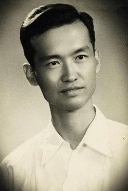 1947年，国军少校被俘，连长正要审问，他摇了摇头，说：“同志，你级别太低，不用