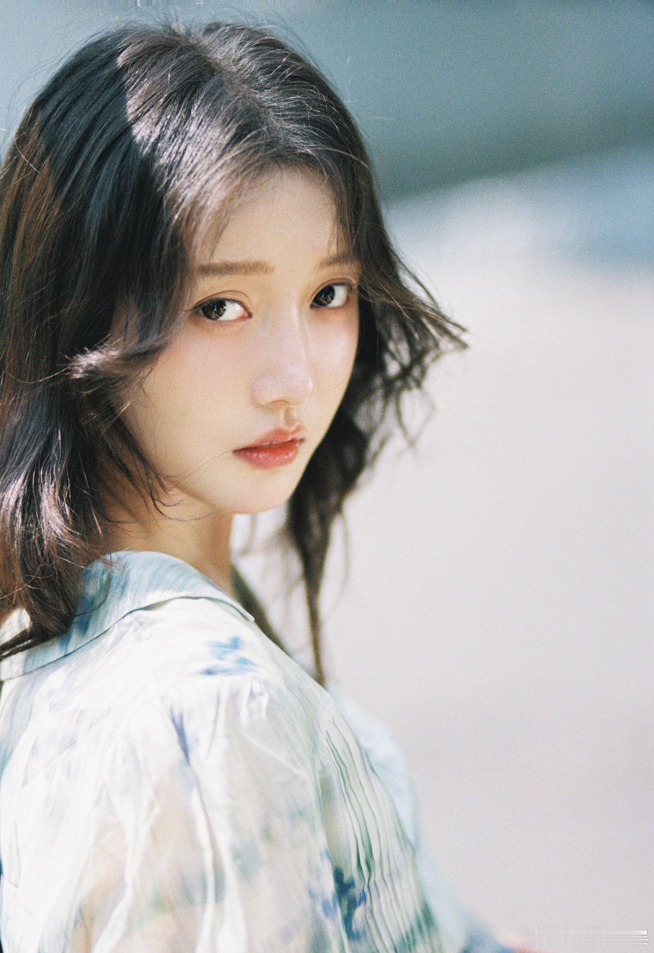 反复沦陷在姜贞羽的颜值里，长相有记忆点，气质又温柔舒服，不刻意不张扬，这种美真的