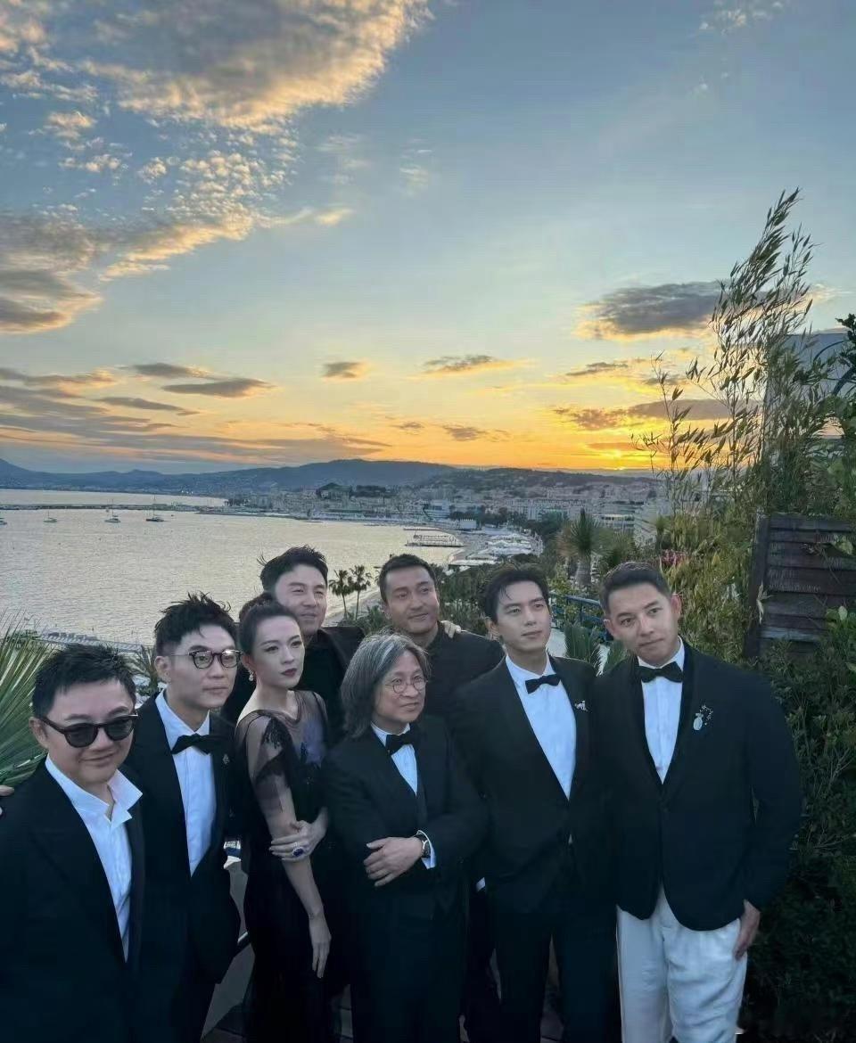 李现真是帅得没话说，太抢眼了