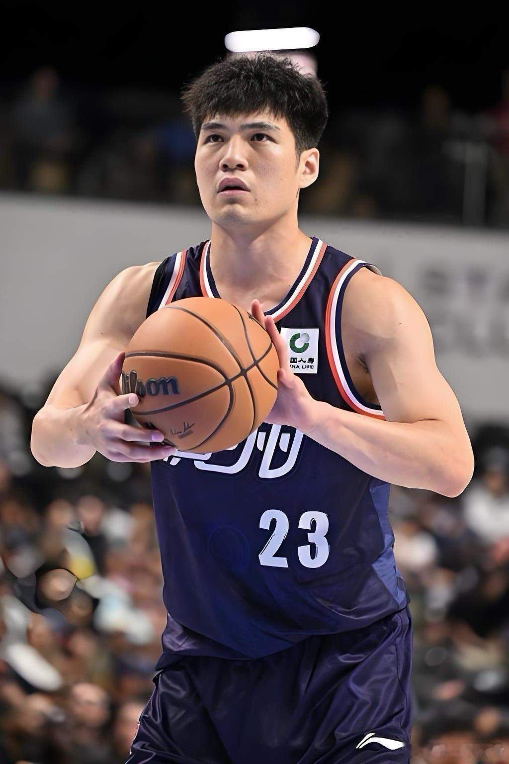 广州108-106战胜天津，一战打出了2个无可争议的事实！1.陈国豪获得长达23