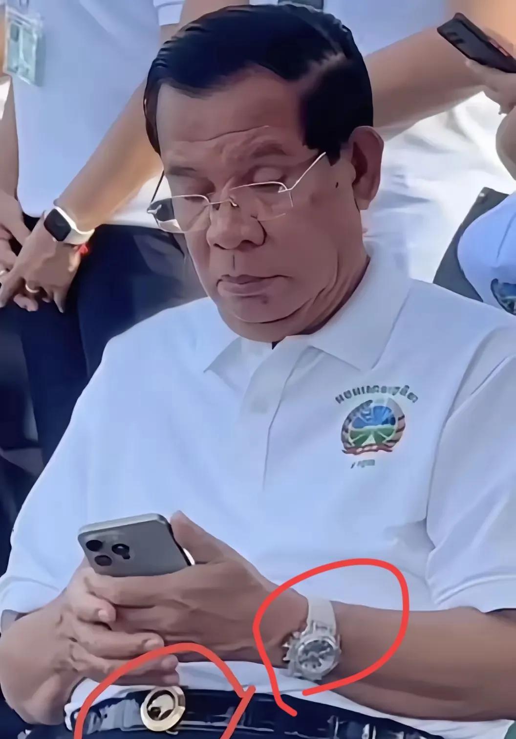 “独眼龙”洪森有多豪？他全身上下就苹果手机最便宜，他腰间的腰带是史蒂芬劳.尼治，