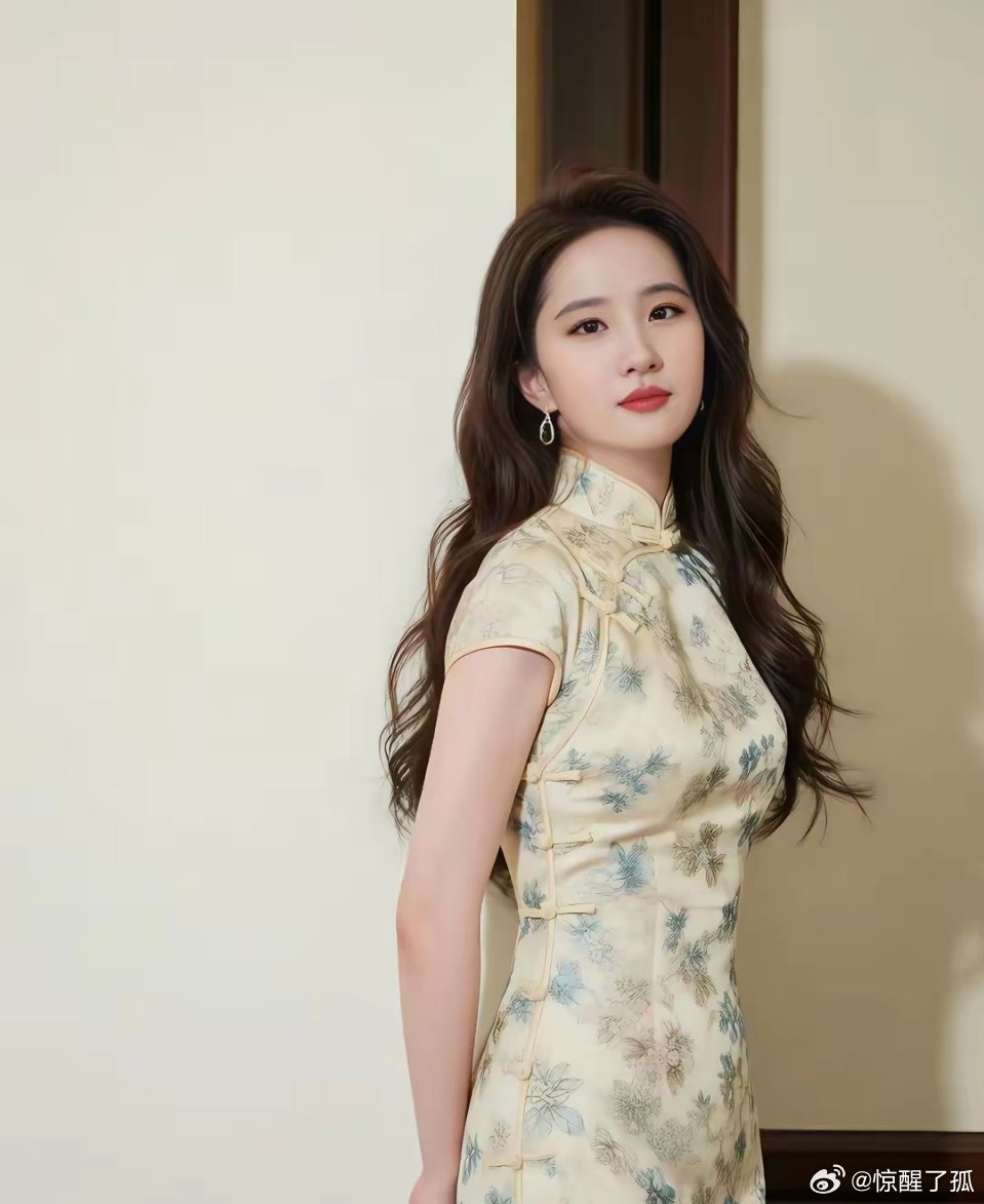 刘亦菲神仙姐姐穿旗袍好美，东方韵味温婉国风呀！​​​