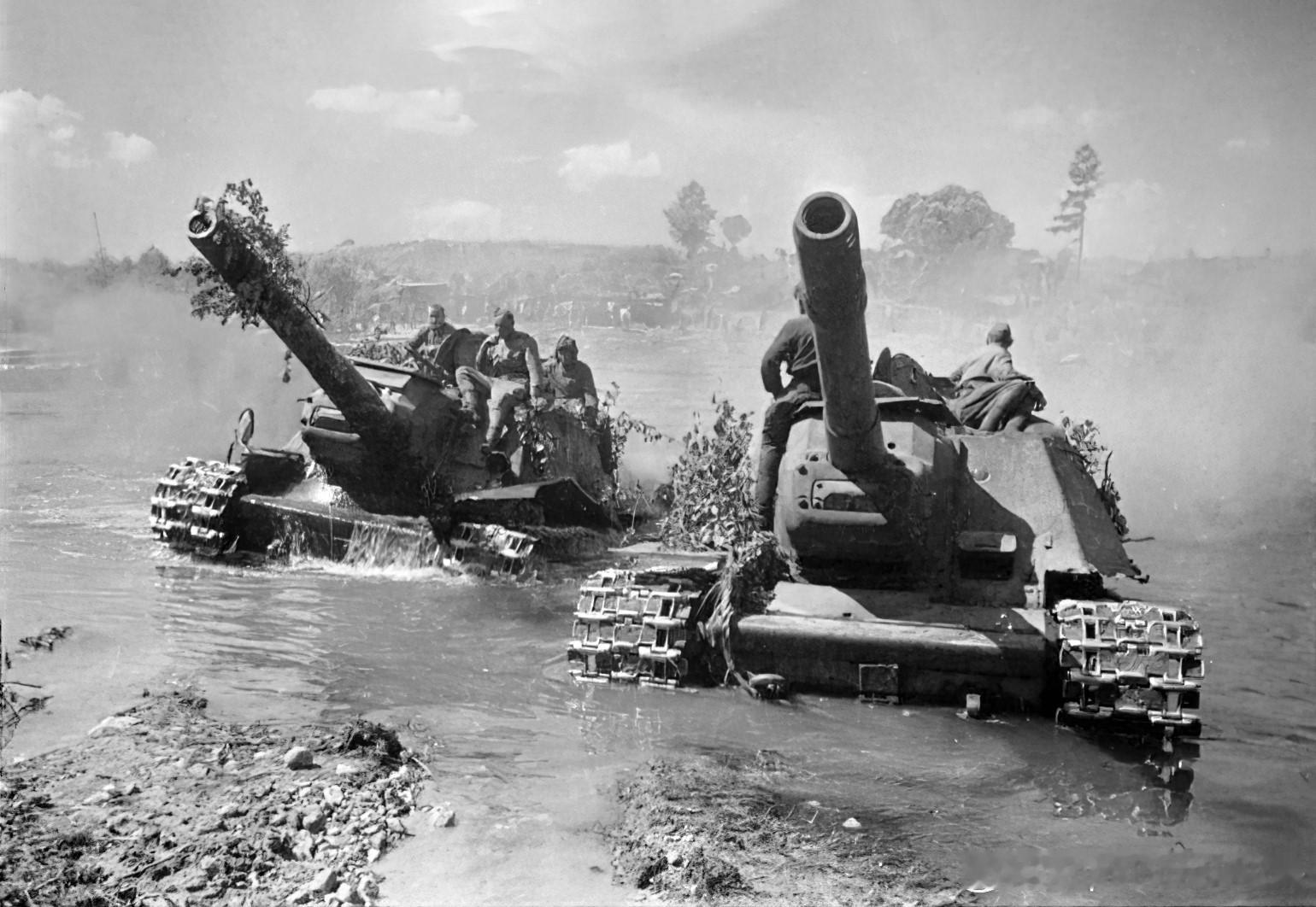 1944年7月苏军波罗的海沿岸第2方面军某部СУ-152自行火炮穿越水障军事历史