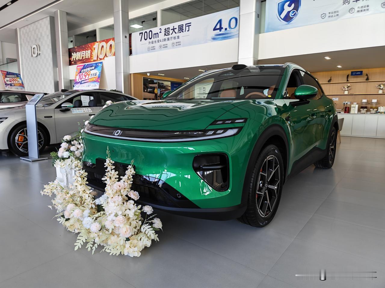 感觉都是一个设计公司出品的吧？新上市的启源Q06怎么和小米yu7这么像！大家又都
