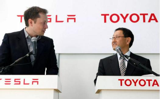 2010年，马斯克拜访丰田章男，希望这位前辈能投资特斯拉。于是丰田用5000万美