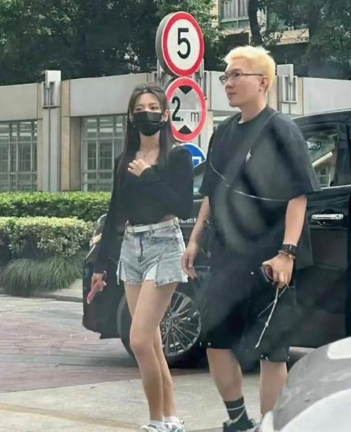 杨超越这身材比例妥妥一位生图怪物