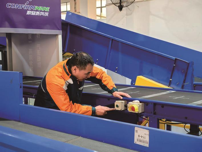 这位邮政老兵凭啥成省级“谐美快递员”?