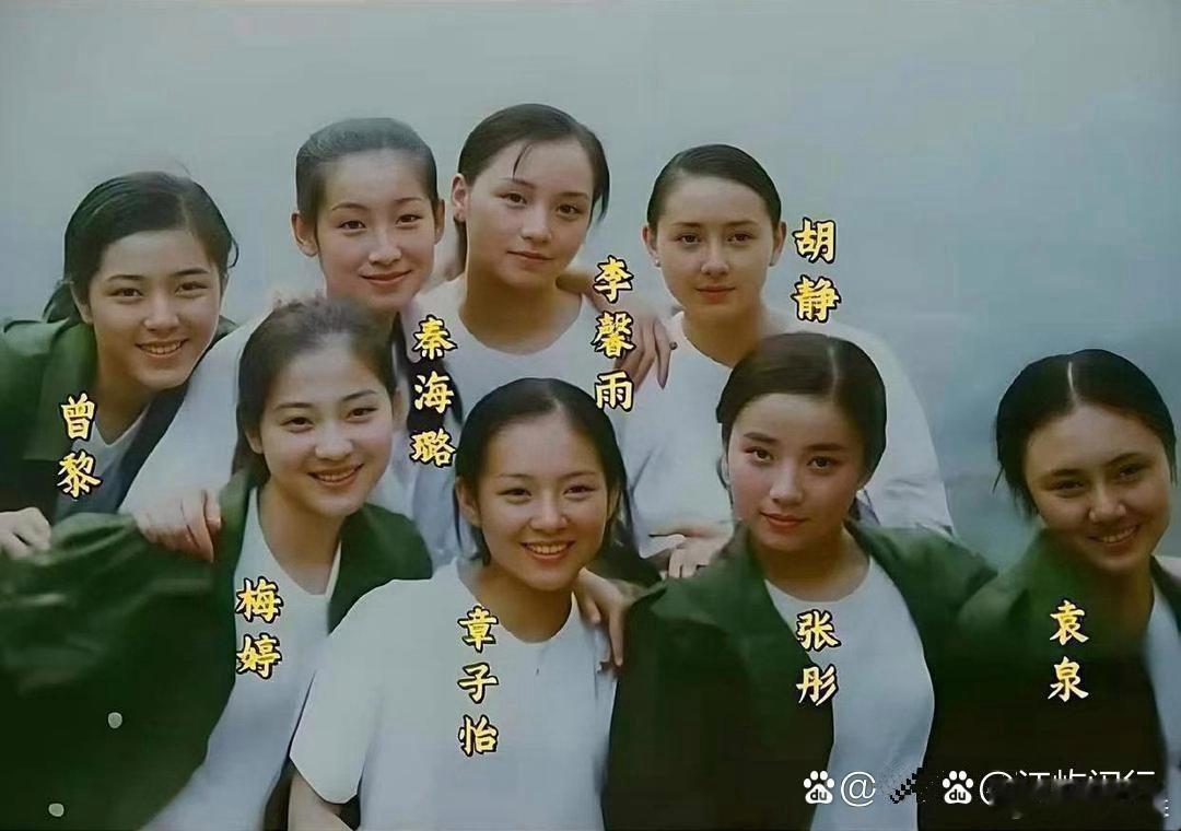 细看旧照，年轻时的章子怡气质反倒不及现在，而当年的梅婷，一眼就让人难忘。​