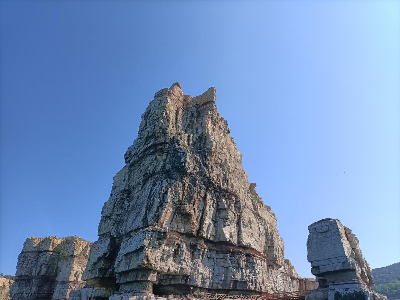 自曝家丑劝高欢东魏权臣高欢正领兵与西魏激战，后方却传来惊天丑闻，他的宠妾郑