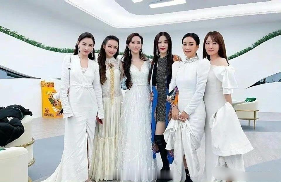 曾黎真的有大家吹的那么美吗?一看大合照就知道了