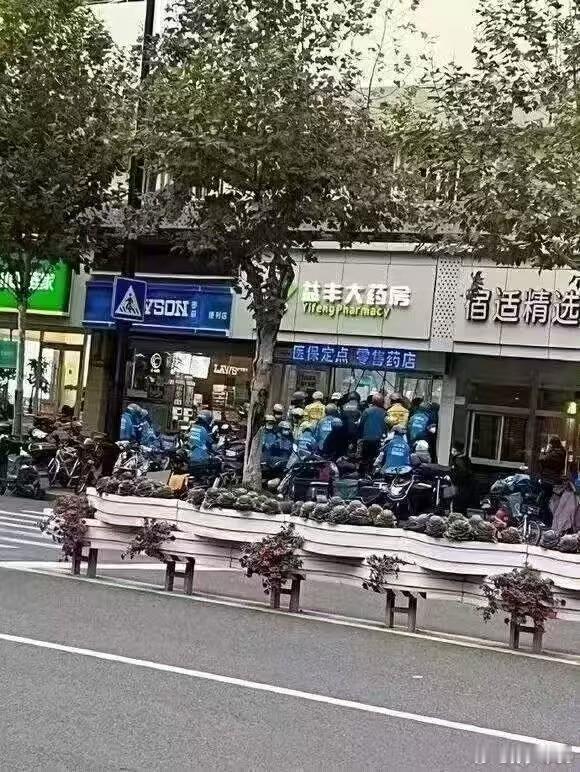 今晚大家都在干啥？​​​