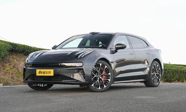 我朋友去年花28万提了台标称700公里的电车，冬天跑高速，满电出发不到300公里