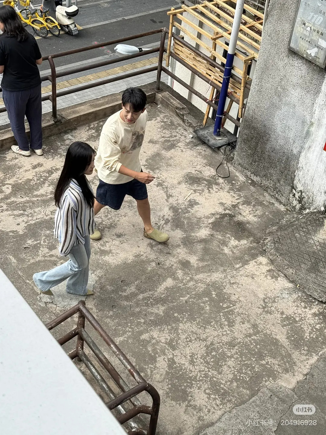 所以大家真的别嘲笑沈月，不是每个花不自律不减肥还能路人缘这么好的