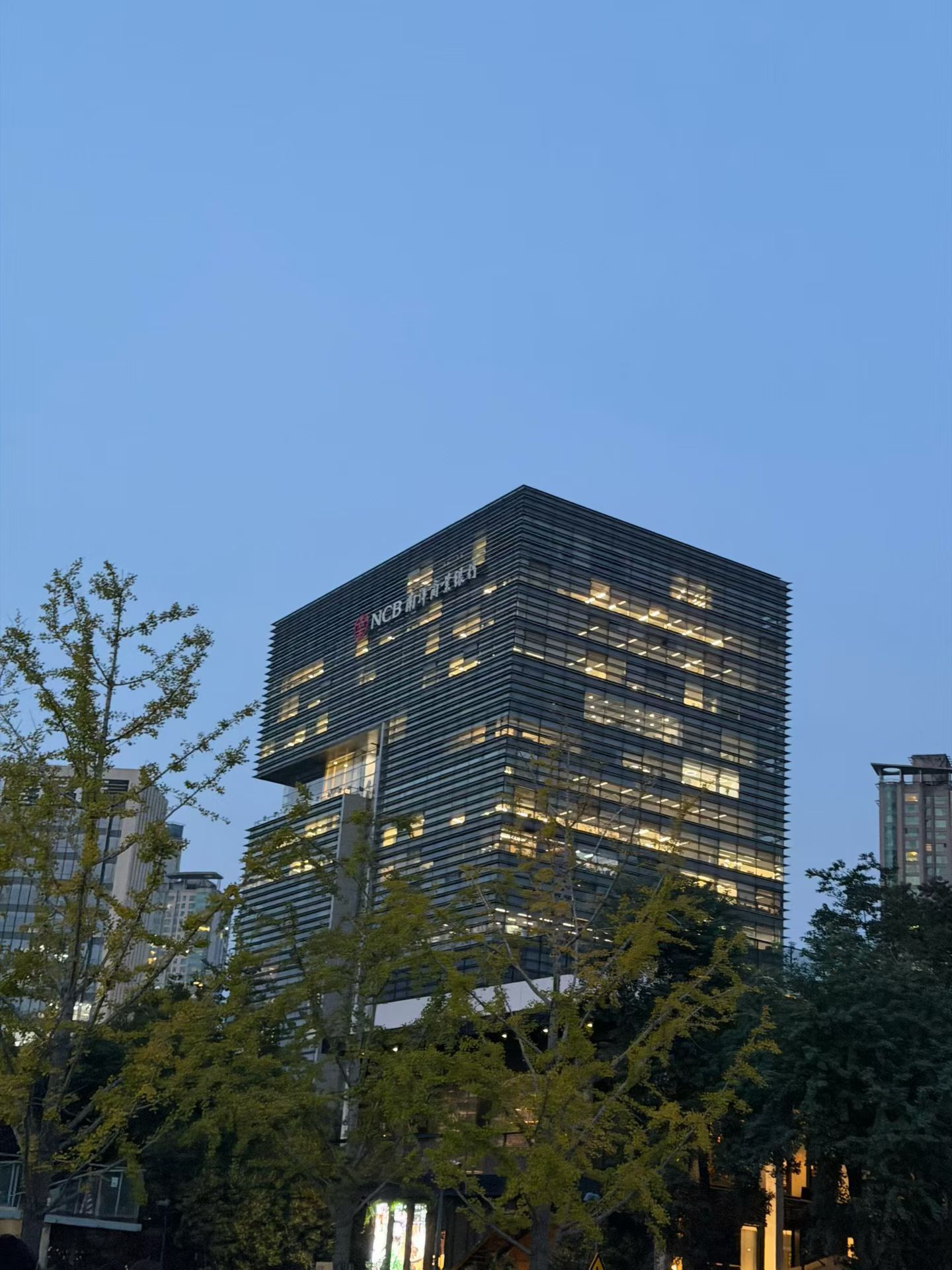 圆满的一天，法拉利Amalfi非常出彩，SF90的变速箱，12C的地盘，用旗舰标