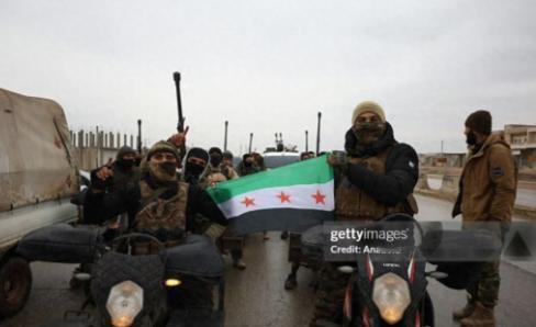 叙利亚的天彻底变了！就在所有人都以为库尔德武装要完蛋的时候，一支神秘的大军突然杀