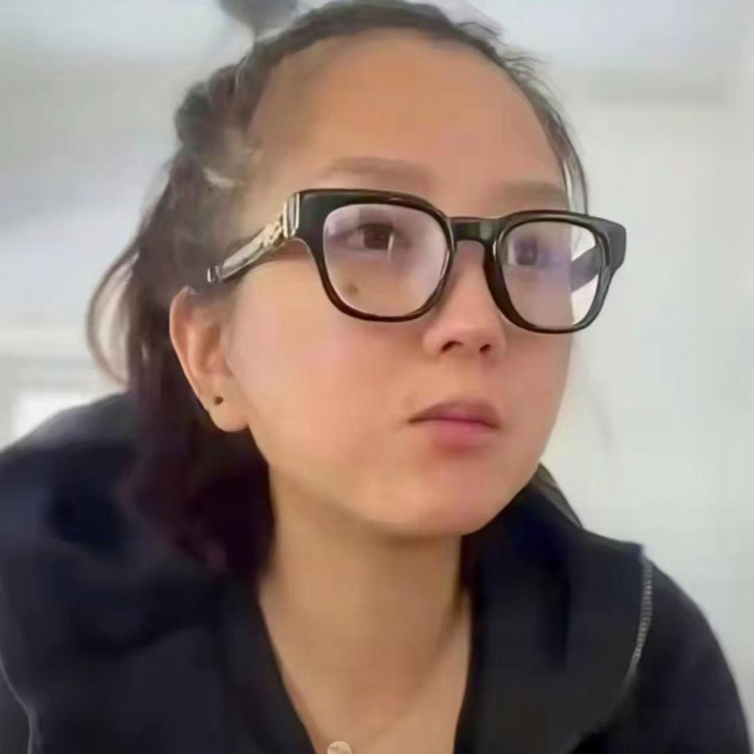 何洁的花期太短了。才38岁看着像个老太太了。