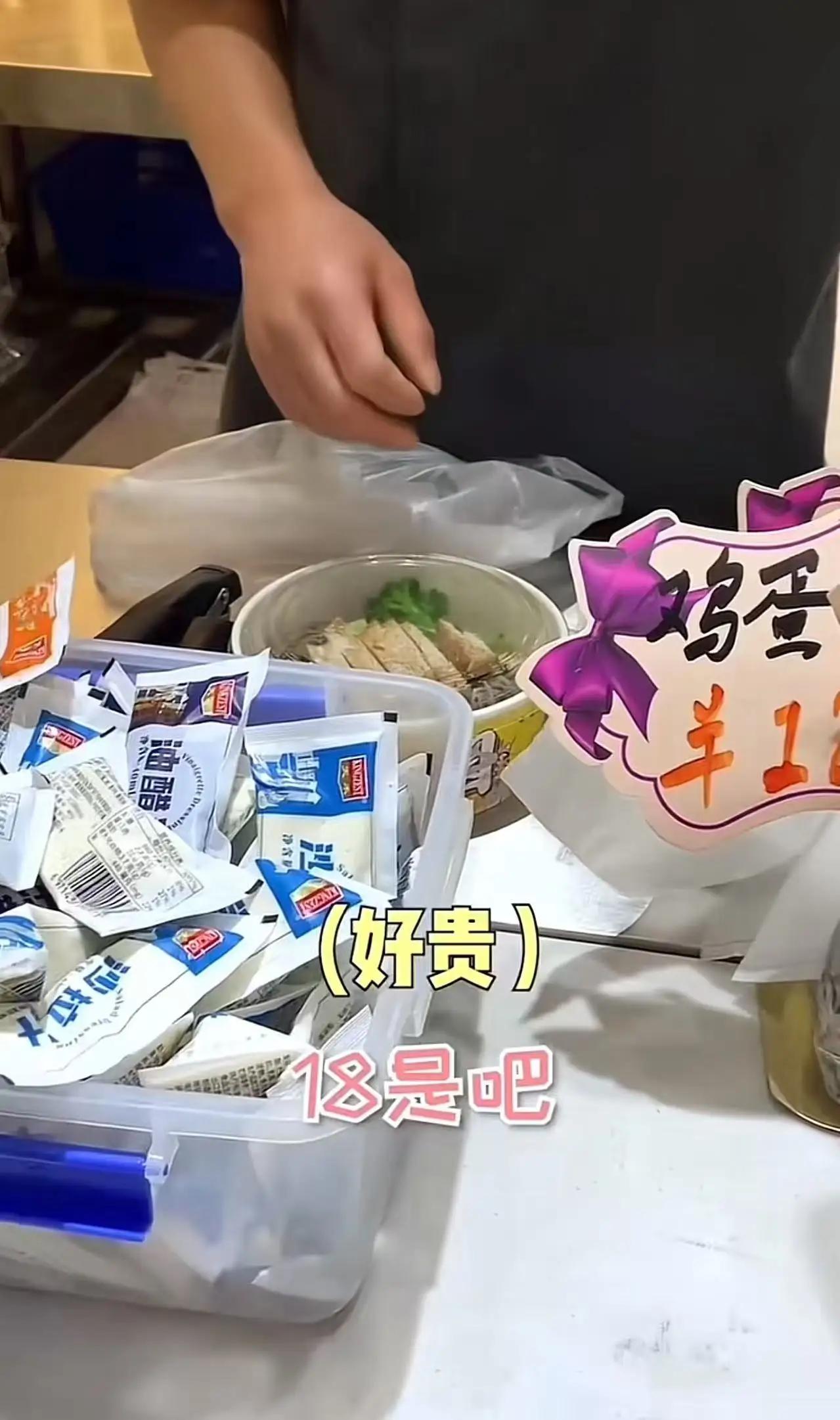 近日，一位女大学生因不满母亲将生活费降至2000元，拍摄日常消费视频作为