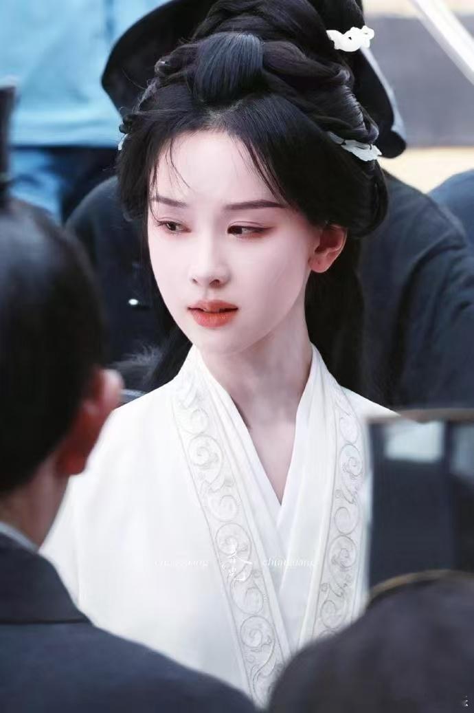 陈都灵下凡也是翘楚级别小说里