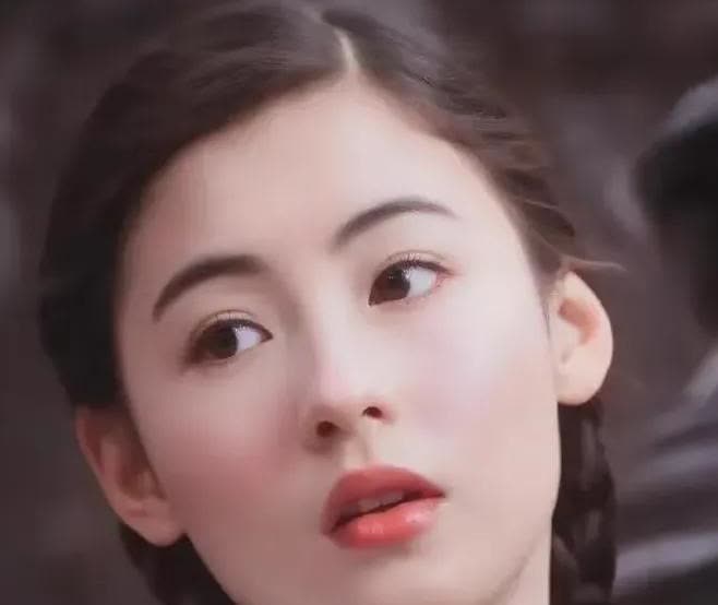 大家发现没有？张柏芝真的好能藏事情啊！她的第三个小孩的亲生父亲是谁？是一