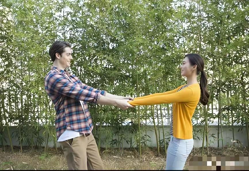 牢A：留学生找老外结婚，小心被吃绝户！看看美国电影，白男把富足的印地安女孩儿吃绝