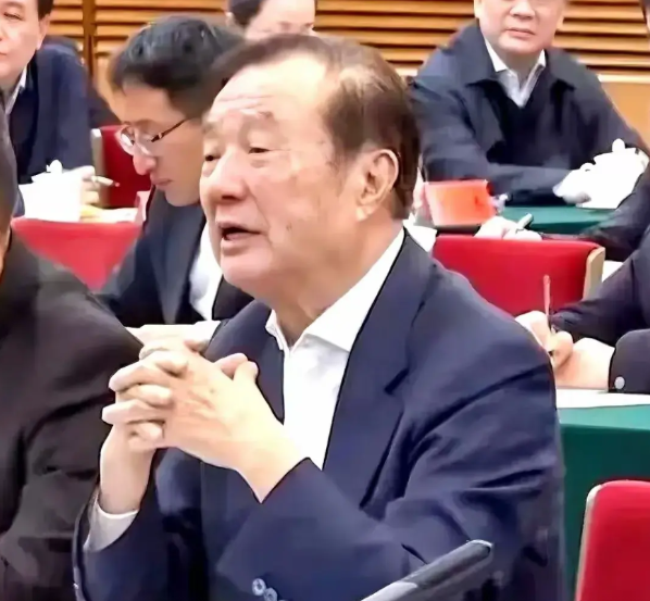 为什么任正非发言时激动地哽咽，因为当年多亏国家暗中帮了一把。2019年，因为