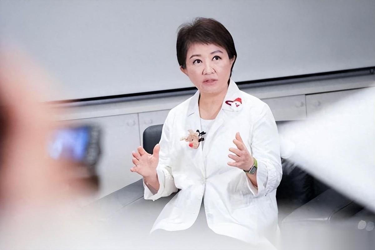 徐巧芯成棋子！亲美派发难，逼郑丽文同意8000亿军购，季麟连出手！种种迹象表明