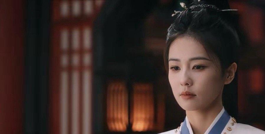 芒果台彻底傻眼！砸重金请白鹿王星越四搭，结果播到17集，观众像见鬼一样疯狂逃跑