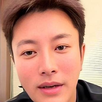 贾乃亮在镜头前轻飘飘扔出来的一句大实话，不知道打了多少端着架子的同行耳光。整整八年接不到像样的戏约。