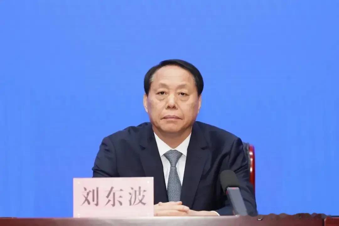 刘东波的履历，绕来绕去离不开一个“钱”字！学财政出身，当过济宁市金融办主任，到了